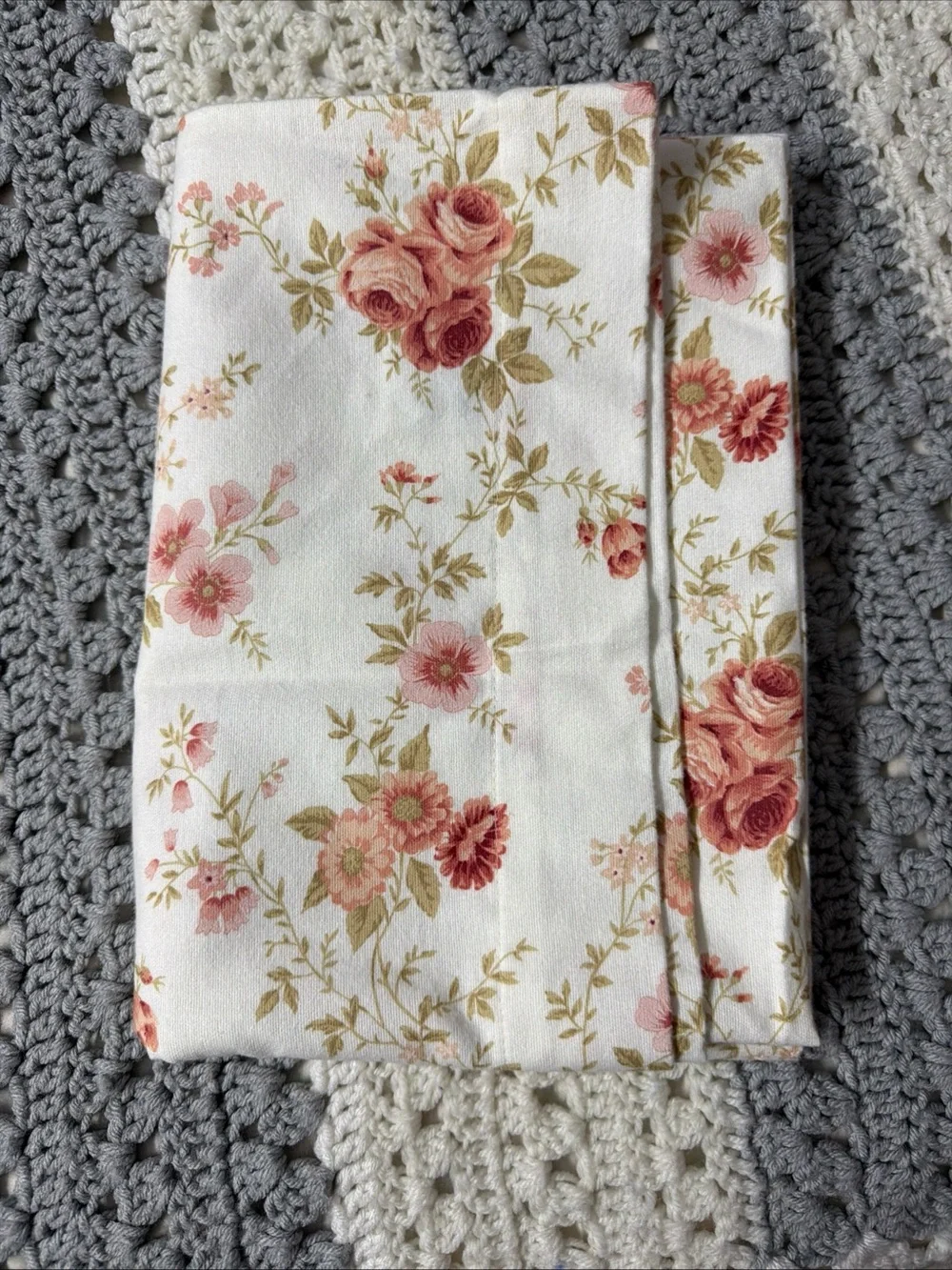 Queen cotton flannel BJWC Floral Rose Print Pillowcase - White with Pink green